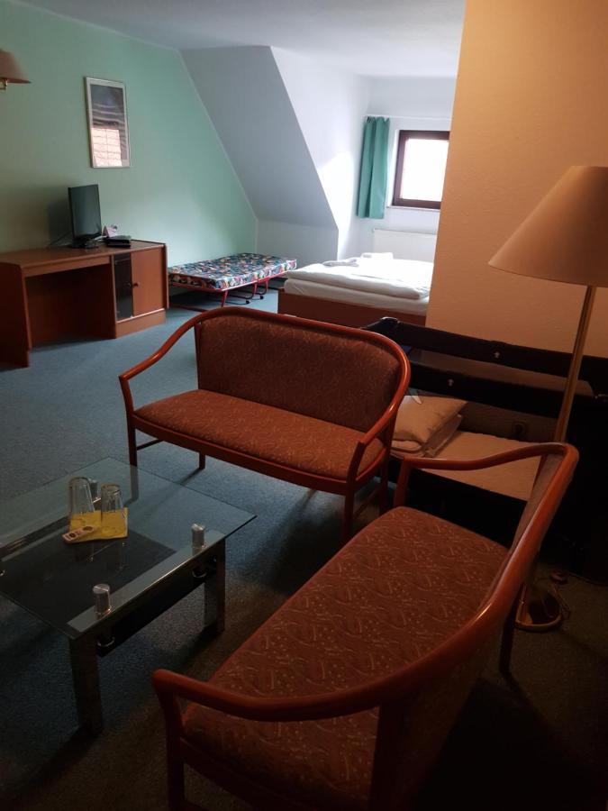 Hotel Zur Altstadt Calbe Екстер'єр фото
