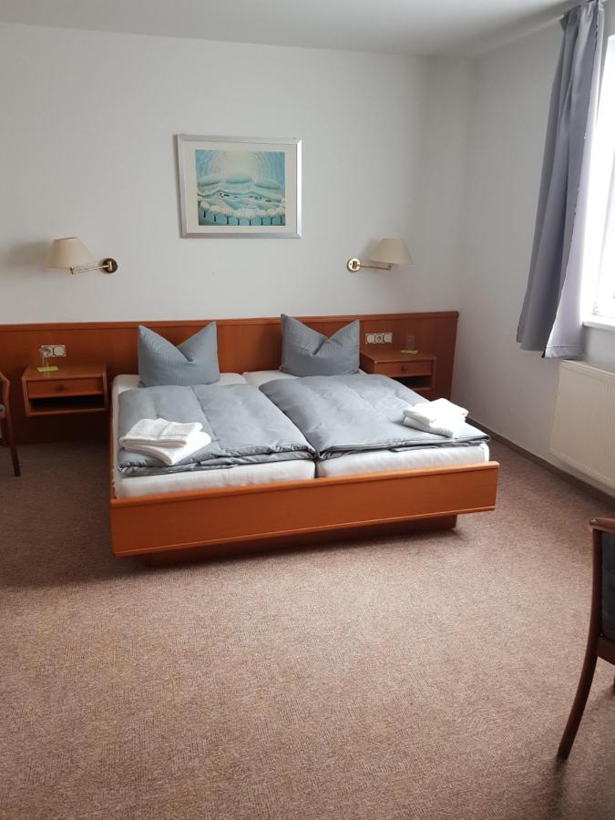 Hotel Zur Altstadt Calbe Екстер'єр фото